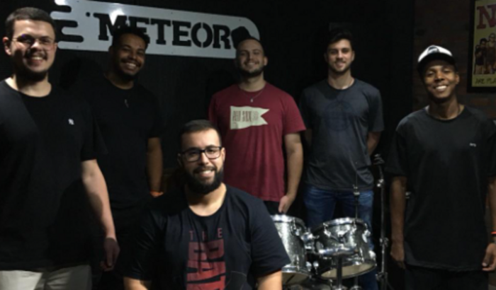 Fogo Santo no Troféu Louvemos ao senhor