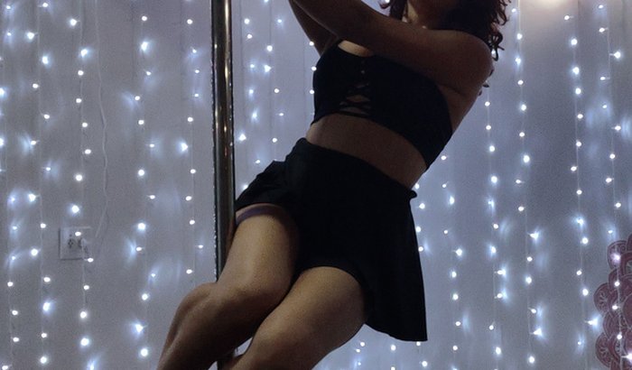 Ajude uma dançarina de pole dance a comprar sua barra 