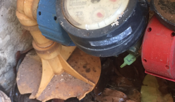 Ajuda para religar a água e acertar os alugueis