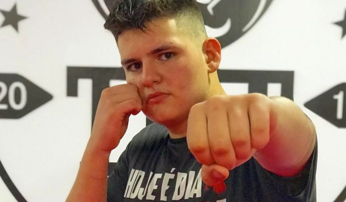 Colabore com um atleta de kickboxing