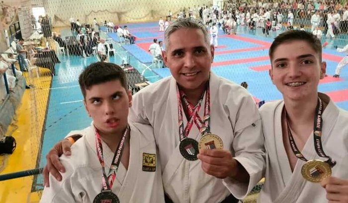 Ajuda Yuri Papani da Silva e Enzo Papani da Silva 