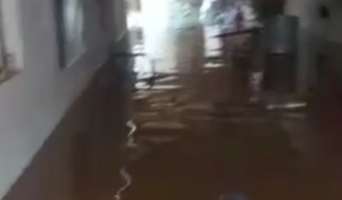 Ajudara uma senhora que perdeu tudo na enchente em Jaboatão dos Guararapes