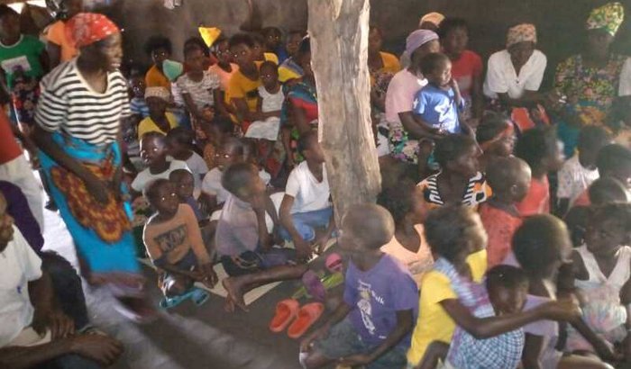 Ajuda para crianças e povo de Moçambique 