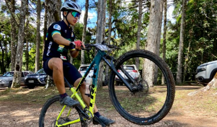 ajuda para levar dois atletas para copa internacional de mountain bike