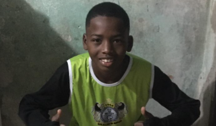 Ajude o Leo a ser o próximo Neymar!