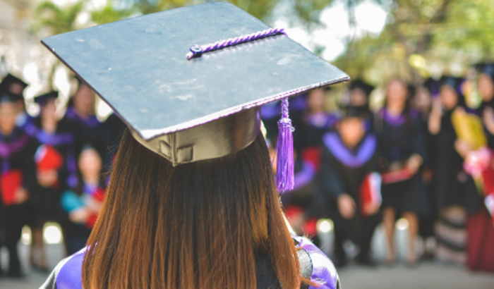 Ajude a conseguir um diploma