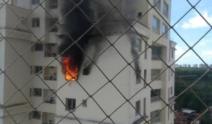 Apartamento destruído por incêndio 