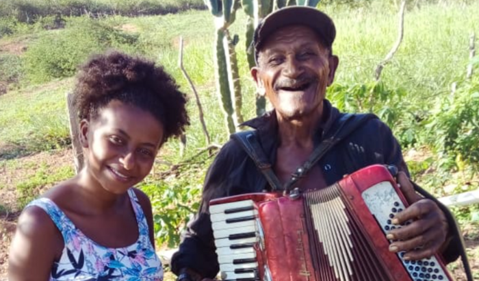  Ajude a dupla pai e Filha a comprar sua sanfona