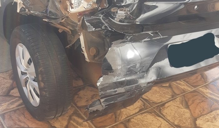 Auxílio para o conserto do carro de Thaís