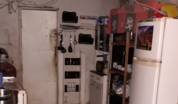 Um auxílio para Becca mudar de moradia