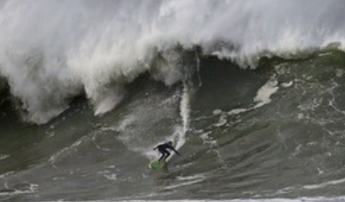 Comprar material para realizar o sonho de surfar ondas grandes 