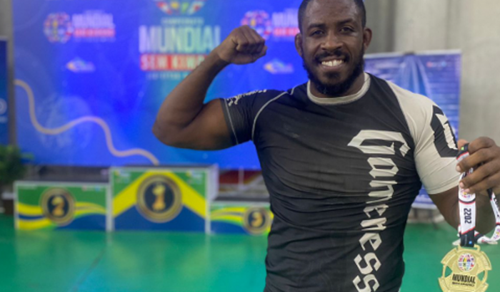 Vamos ajudar o campeão mundial para mais um titulo ??