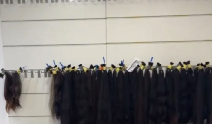 Ajuda para pagar os custos dos cabelos roubados