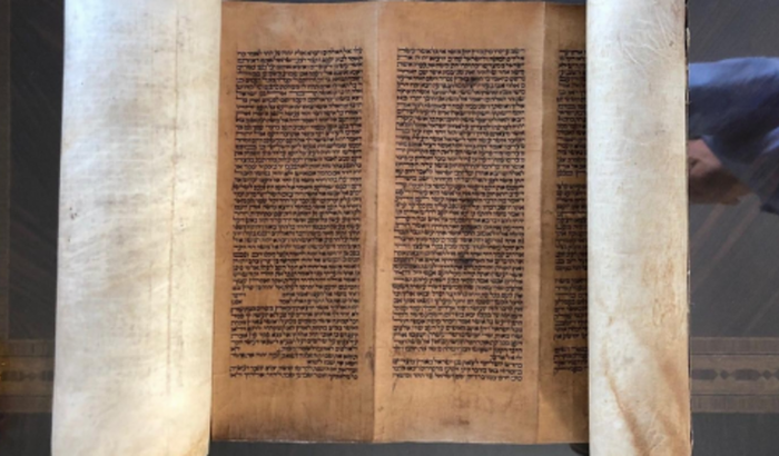 Aquisição de um Sefer Torah para Yeshivah Derech HaTorah