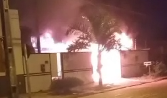 Ajuda a construir a casa da Valdete 