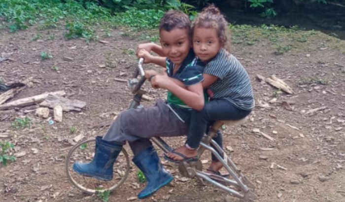 Leite para as crianças do Quilombo de Bombas