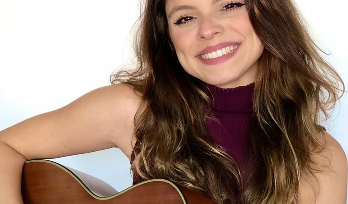 Lançamento da música EM CASA (SAUDADE)