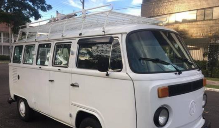 Comprar uma Kombi para trabalhar.