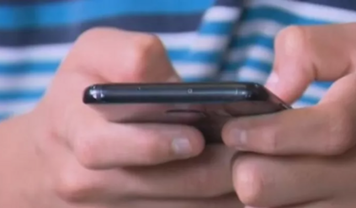 Um celular para um aluno!!!