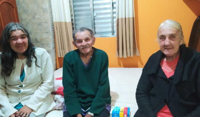 Ajude a reconstrução da casa da tia Deni após o incêndio