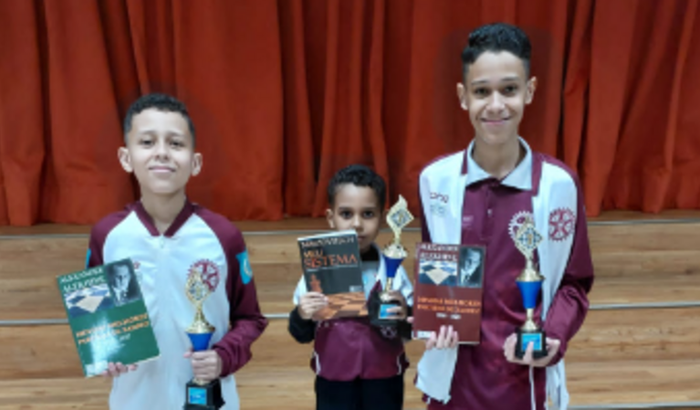 Ajude 3 irmãos campeões a continuarem competindo!!