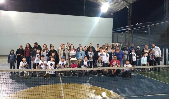 Ajuda para construir uma quadra de tênis para o nosso Projeto Social