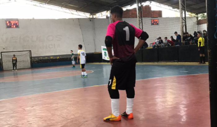 Ajuda para viajar e participar de um campeonato competitivo.