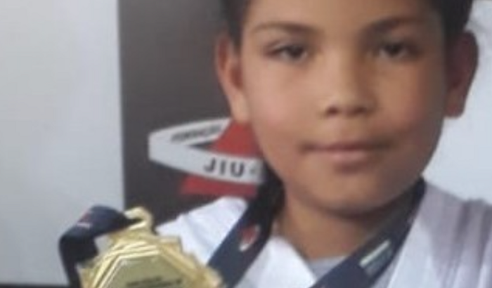 Ajude a Manu a participar dos campeonatos de jiu-jitsu 