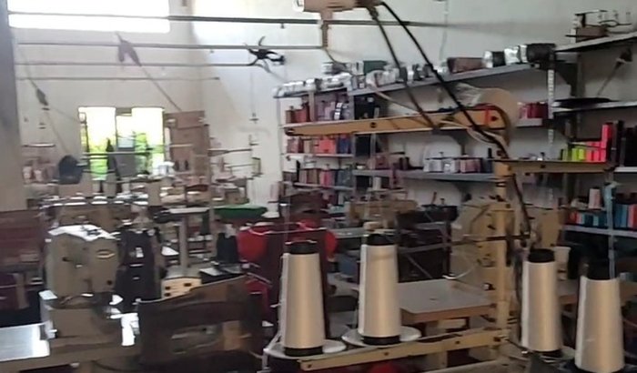 Ajudem eu comprar meus materiais pra voltar a trabalhar e abrir minha confecção novamente e dar emprego a quem precisa