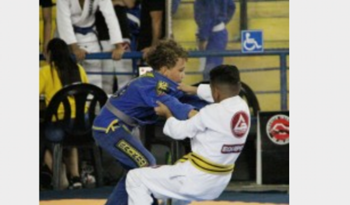 Kauã  campeão. AJUDEM