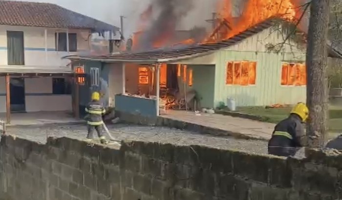 Ajudar família a recuperar tudo perdido em incêndio 