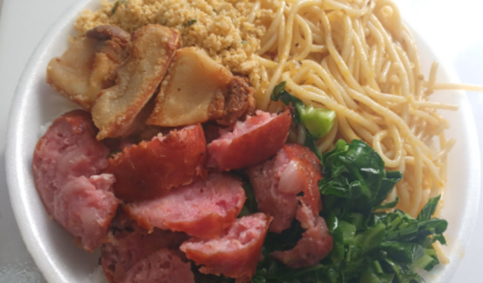 Marmitas para pessoas em situação de rua