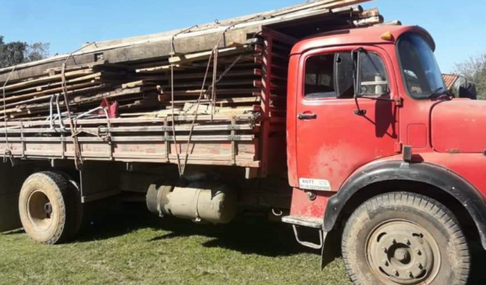 Ajuda para construir o Piquete Amigos do Tio Flor