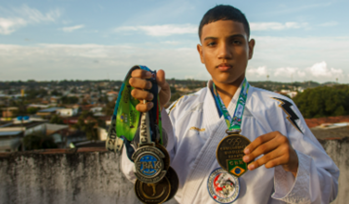 Ajude Rafinha a ganhar o mundo!