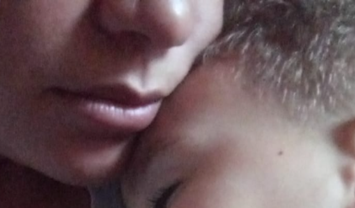 ajudando uma grávida desempregada e com filho pequeno