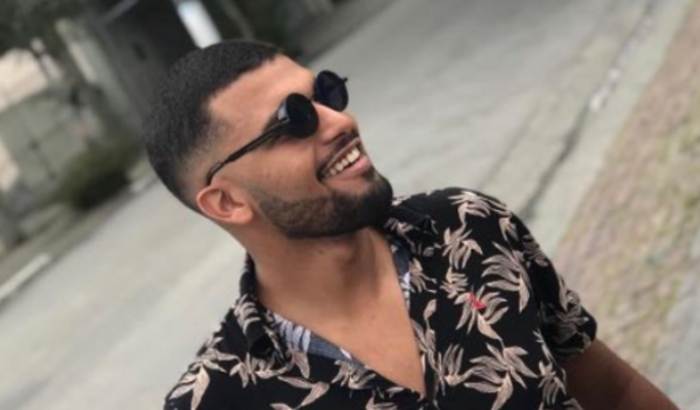 Acompanhante de emergência, cadeira de rodas e tratamento especial