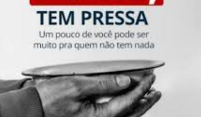 Ajuda para uma idosa com fome