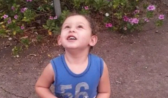 Um autista com o Sonho de ter uma Bateria