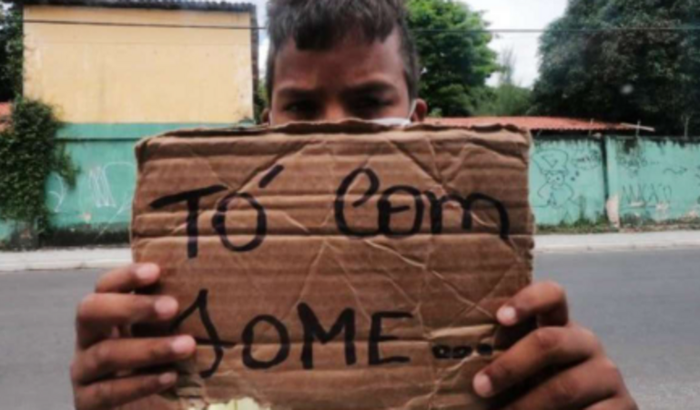 Ajudar pessoas que moram na rua 