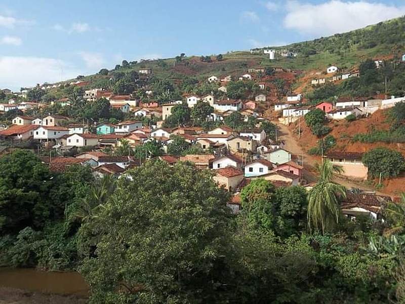 Ajudar  famílias carentes com cestas básicas em Dois de Abril  
