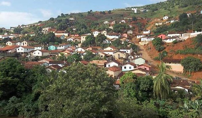 Ajudar  famílias carentes com cestas básicas em Dois de Abril  