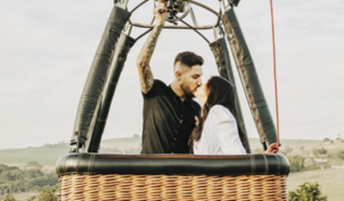 Ajudar o chá bar dos noivos André e Carol