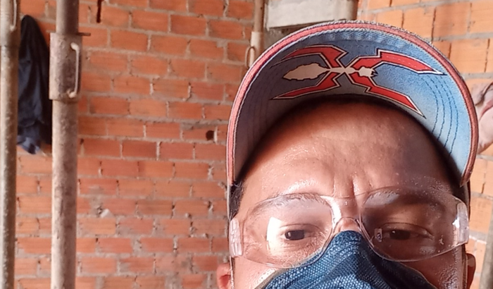 Compra de ferramentas e um carro simples.