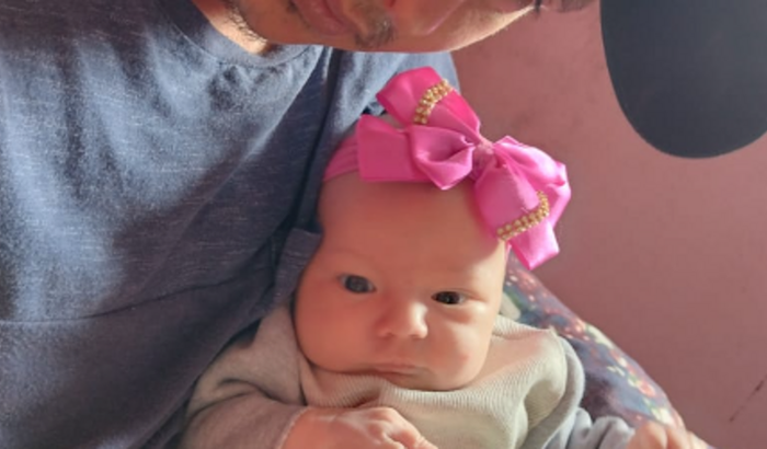 BEBÊ SEM SUPRIMENTOS BÁSICOS