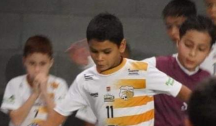 Ajuda para um pequeno craque.