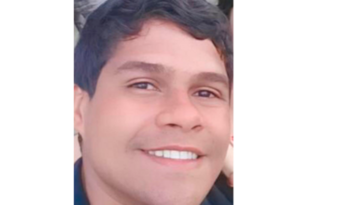 AJUDE MARQUINHOS A CORTAR O CABELO