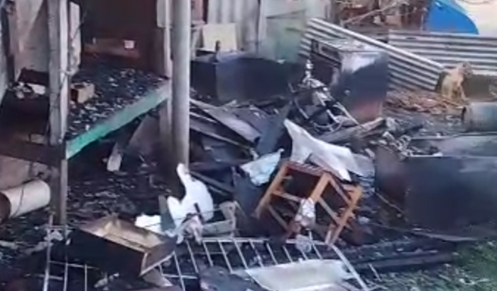 Casa destruída pelo fogo