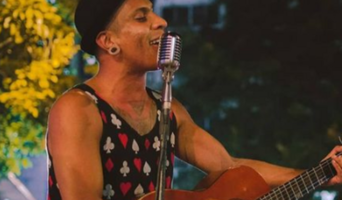 Me ajude voltar a cantar