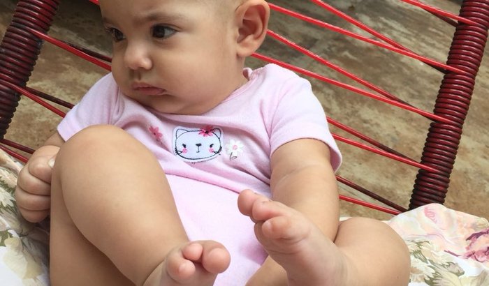 Ajudem a filhinha da Professora Paola