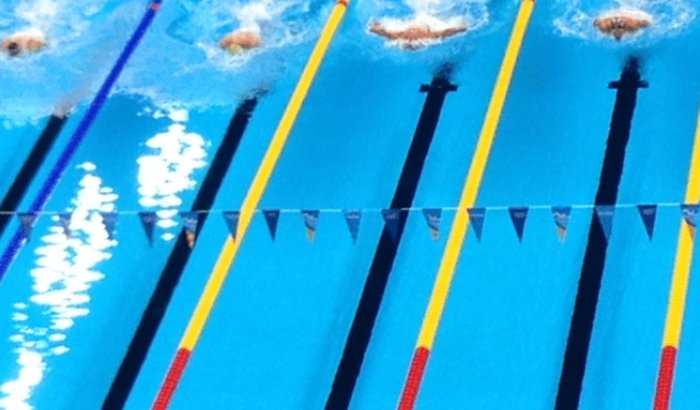 Ajude atletas de natacão a participarem de uma  competição 